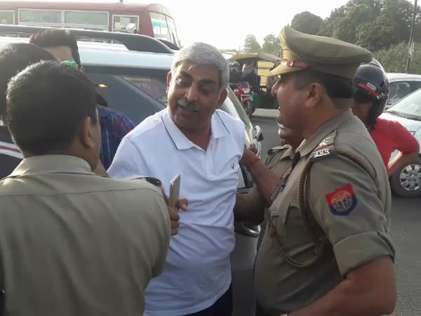 थाने में पूर्व विधायक समेत कई भाजपा नेता पहुंचे