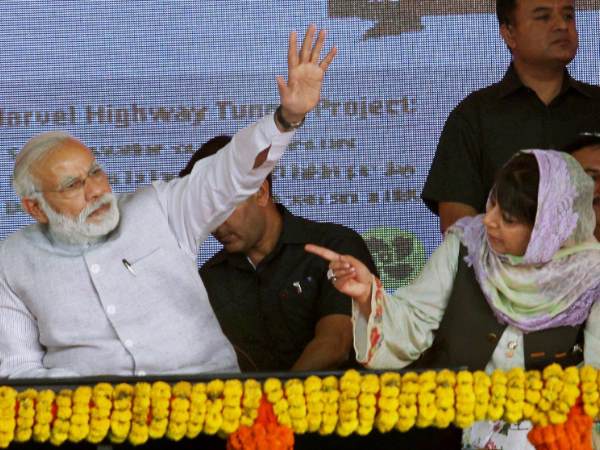 'मोदी के सामने सही तस्वीर रखें मुफ्ती'