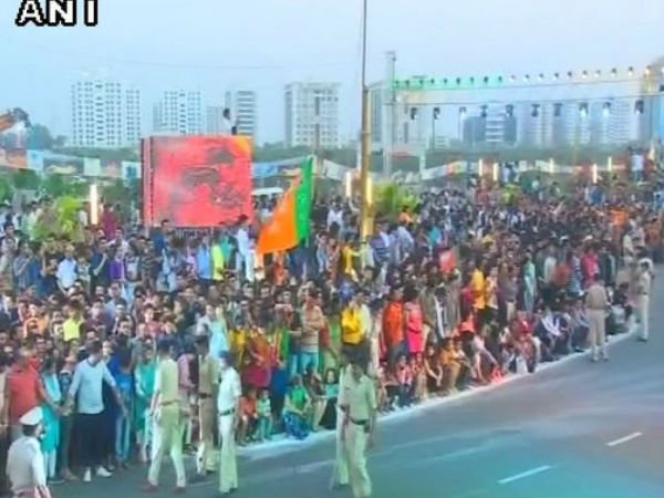  PM Narendra Modi Surat Road Show live Update
