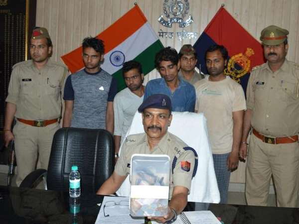 अभी भी अनसुलझे हैं कुछ रहस्य