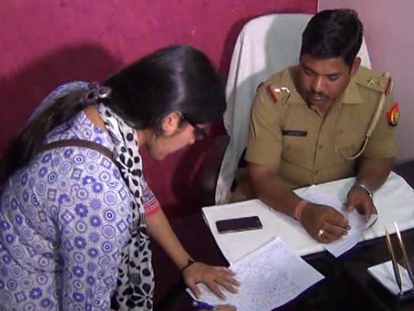 भाजपाइयों ने की युवती से छेड़छाड़