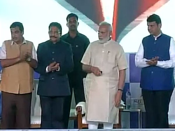 'भ्रष्टाचार मिटाने के लिए कम कैश का इस्तेमाल कीजिए' 'भ्रष्टाचार मिटाने के लिए कम कैश का इस्तेमाल कीजिए'