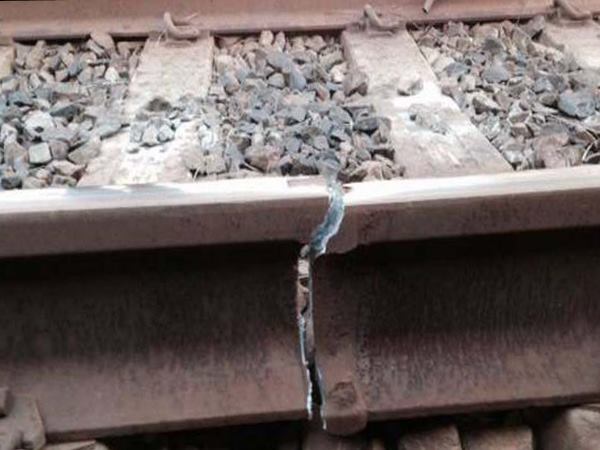 हादसे के बाद रेल यातायात हुआ प्रभावित