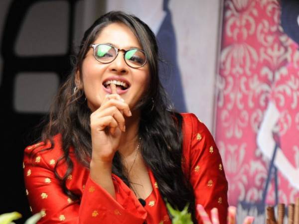 एक दशक से चल रहा जादू