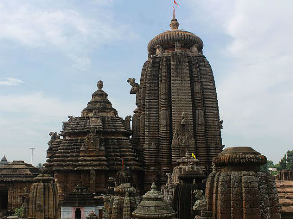 लिट्टी और वसा नाम के दो भयंकर राक्षसों का वध 