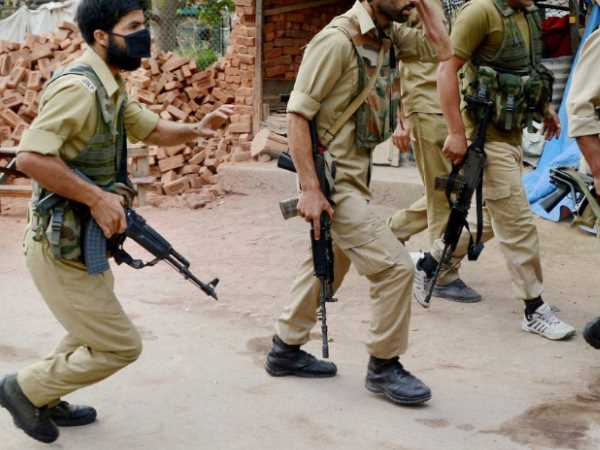 'दक्षिण कश्मीर के पुलिसकर्मी बरतें सावधानी'