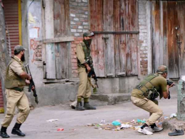 आतंकियों ने की पूर्व सरकारी वकील की हत्या