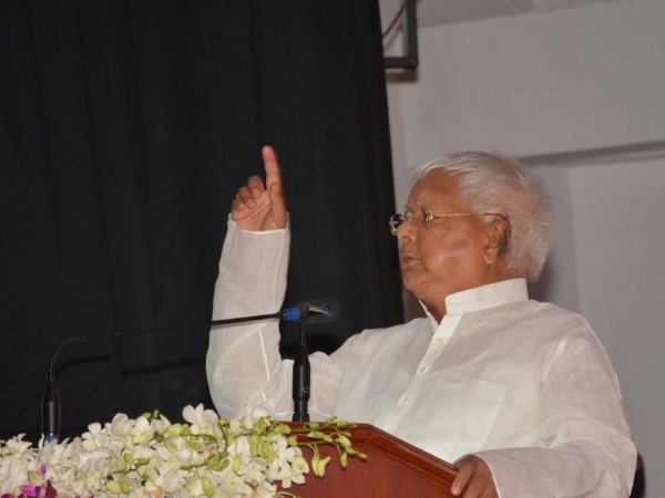 लालू ने ली चुटकी