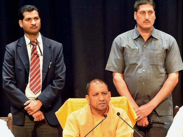 शाम 5 बजे लोकभवन में बैठक शाम 5 बजे लोकभवन में बैठक