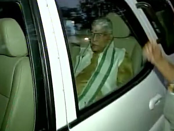 जब आडवाणी से मुलाकात के लिए उनके घर पहुंचे जोशी?