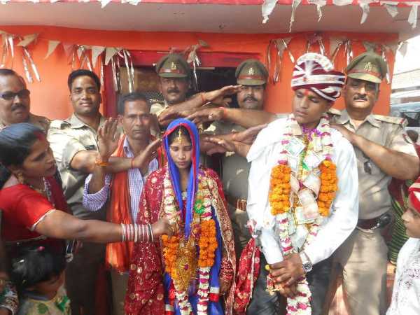 पुलिस का वो नेक काम जिसने मां-बाप की आंखों में ला दिए खुशी के आंसू, तस्वीरें बता रही हैं सच