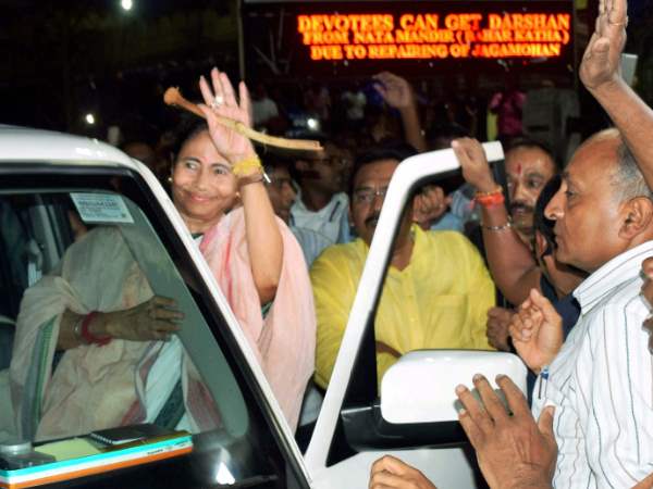 'संभाल नहीं पा रहे हैं दिल्ली'