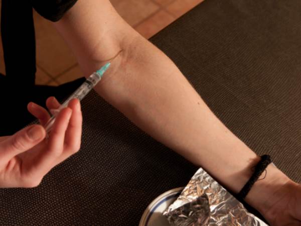 चार लड़कियों को रखा था कब्जे में