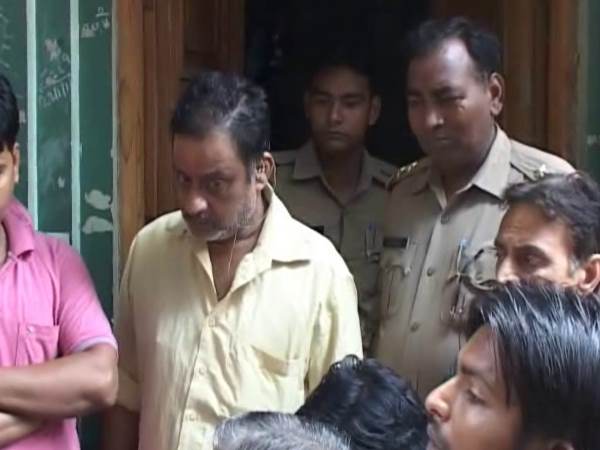 बेड पर नग्न पड़ी थी कोमल की लाश बेड पर नग्न पड़ी थी कोमल की लाश