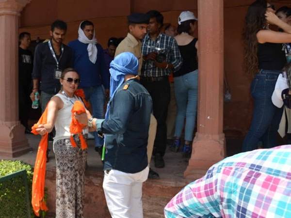 ASI और CISF कर्मियों ने नहींं उतारा दुपट्टा?