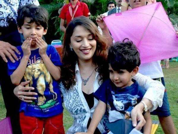 माधुरी के दो बेटे हैं