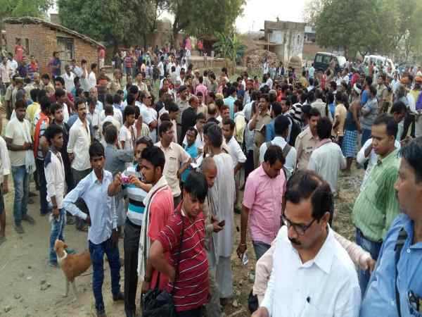 बेटी का तिलक लेकर जा रहे थे