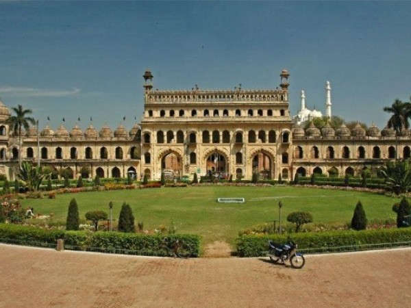 शिया संस्थान थे निशाने पर