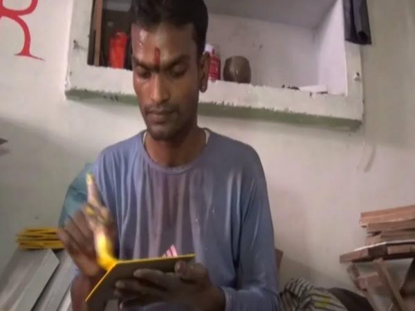 शिखा ये हुनर दूसरों को सैलरी देकर सिखाती हैं