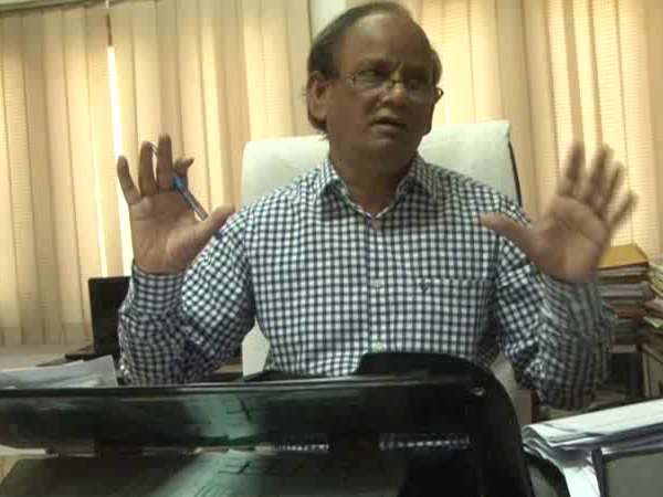 डायरेक्टर ने घाटाले के आरोपों पर क्या कहा?