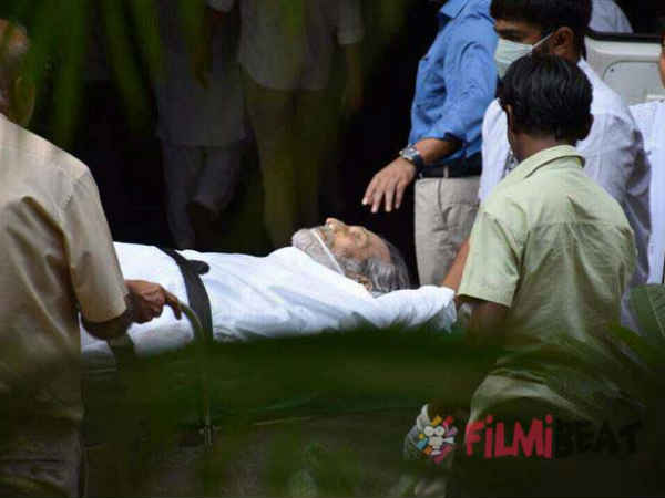 शव पहुंचा घर