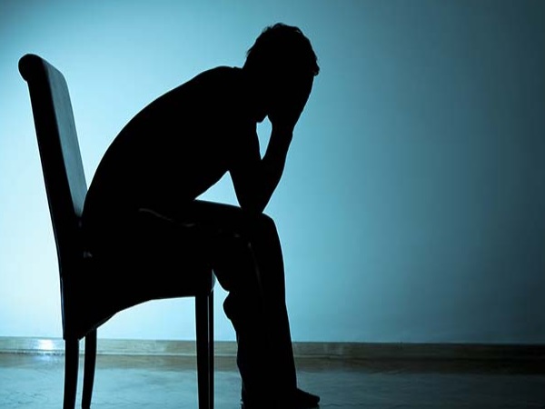 अब मुसीबत गिन रहा है आशिक