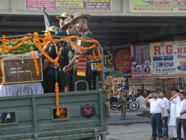 37 मिनट तक आतंकियों से लेते रहे मोर्चा 