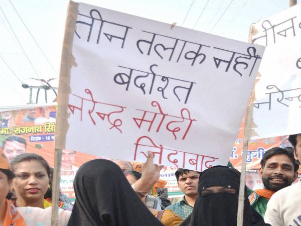 राजनीतिक रंग ना लेने दें