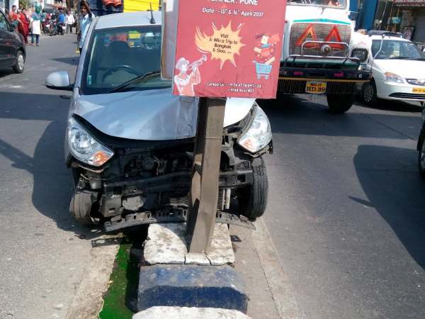 पुणे में हुआ यह एक्सीडेंट देख दिल दहल जाएगा, देखिए वीडियो पुणे में हुआ यह एक्सीडेंट देख दिल दहल जाएगा, देखिए वीडियो