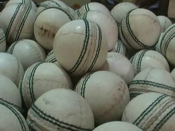 मेरठ: बूचड़खानों के बंद होने से स्पोर्ट कारोबार को तगड़ा झटका, मजदूरों को रोजगार का खतरा