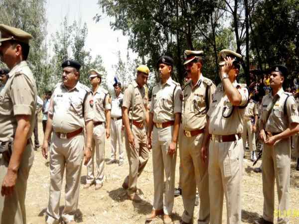 शहीद मनोज कुमार का घर पहुंचा पार्थिव शरीर, पूरे राजकीय सम्मान के साथ दी गई अंतिम विदाई