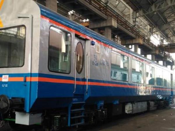 Suresh Prabhu launches new rail coach with glass roof, GPS.