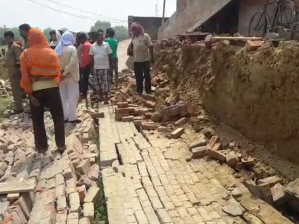 वाराणसी में मकान का छज्जा गिरने से तीन की दर्दनाक मौत