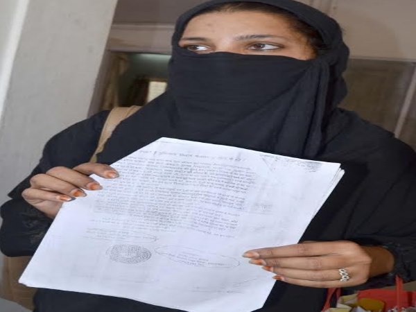 सहारनपुर: डॉक्टर बनाता रहा मकान मालिकिन से जिस्मानी संबंध, जब बीवी को चला पता तो मची ऐसी हायतौबा सहारनपुर: डॉक्टर बनाता रहा मकान मालिकिन से जिस्मानी संबंध, जब बीवी को चला पता तो मची ऐसी हायतौबा