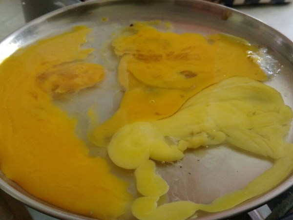 कोलकाता में बेचा जा रहा था 'आर्टिफिशियल अंडा', बेचने वाला हुआ गिरफ्तार 