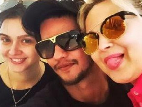 सनराइजर्स हैदराबाद: विकेट छोड़ गर्लफ्रेंड की बाहों में मिला कीपर, देखिए वायरल हुई तस्वीरें