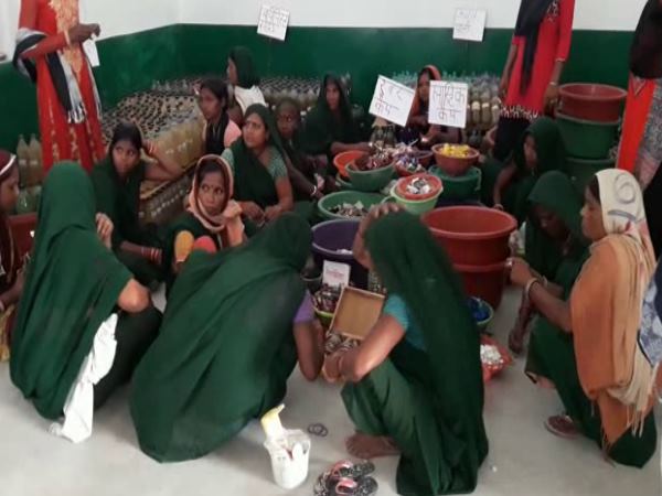 PICS: स्वच्छता के लिए कूड़े को ही बना डाला रोजगार, मुश्किलों को चुनौती देती ये महिलाएं