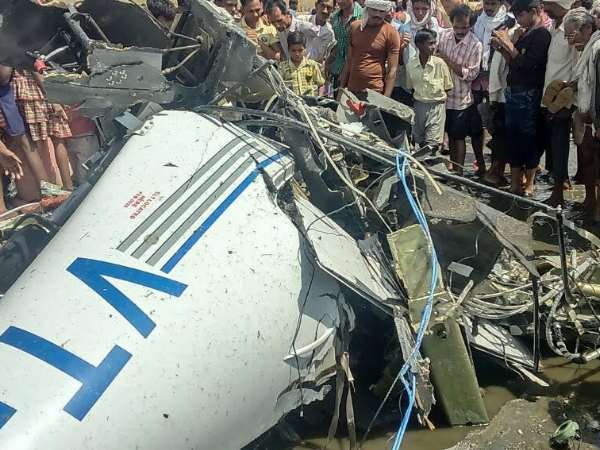 महाराष्ट्र में नदी किनारे गिरा हेलिकॉप्टर, दो की हुई मौत