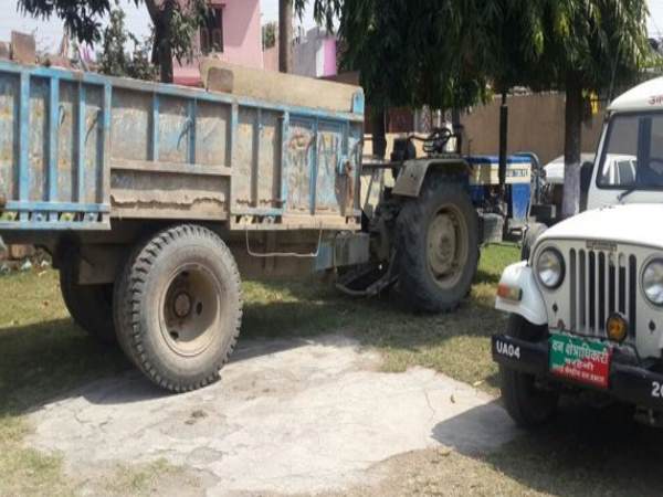 खनन माफिया उड़ा रहे हैं SC के आदेश की धज्जियां, दबंगई का VIDEO वायरल खनन माफिया उड़ा रहे हैं SC के आदेश की धज्जियां, दबंगई का VIDEO वायरल