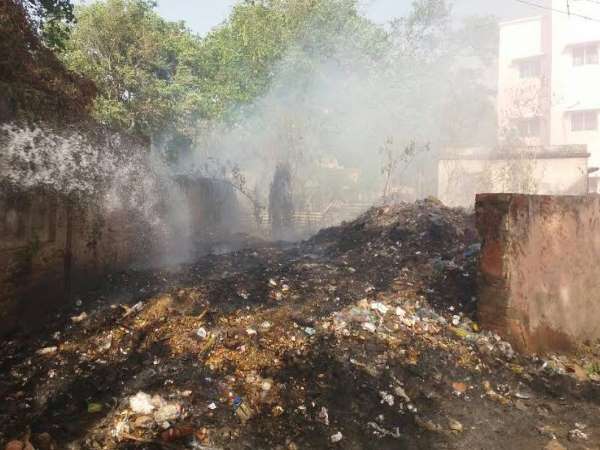 कूड़े में जा रहा है मोदी का सपना, क्या इस तरह की मुफ्त दवाएं मिलेंगी गरीबों को?