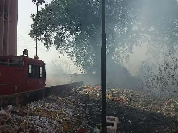 कूड़े में जा रहा है मोदी का सपना, क्या इस तरह की मुफ्त दवाएं मिलेंगी गरीबों को?