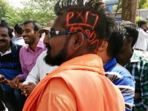 PICs: मोदी और योगी नाम का मांग में भरता है सिंदूर, ये है 'नागराज' का लेटेस्ट स्टाइल PICs: मोदी और योगी नाम का मांग में भरता है सिंदूर, ये है 'नागराज' का लेटेस्ट स्टाइल