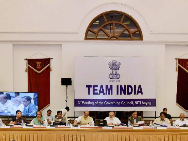 नीति आयोग की बैठक भी जम्मू और कश्मीर की बदतर हालात की चर्चा से अछूती नहीं रही।