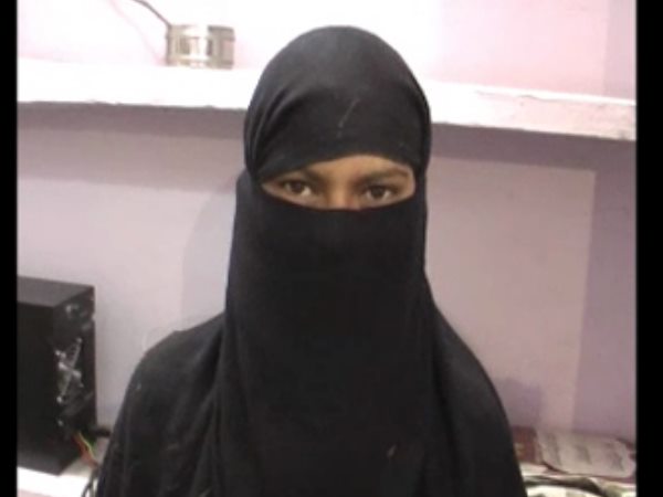 मेरठ: लुटेरी महिला ने बताया कि बीयर पीकर कैसे लूटती थी,VIDEO मेरठ: लुटेरी महिला ने बताया कि बीयर पीकर कैसे लूटती थी,VIDEO