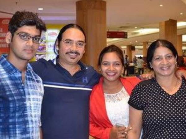 /news/uttar-pradesh/sunrise-hydrabad-wicket-keeper-eklavya-dwivedi-date-his-girlfeind-photos-403470.html