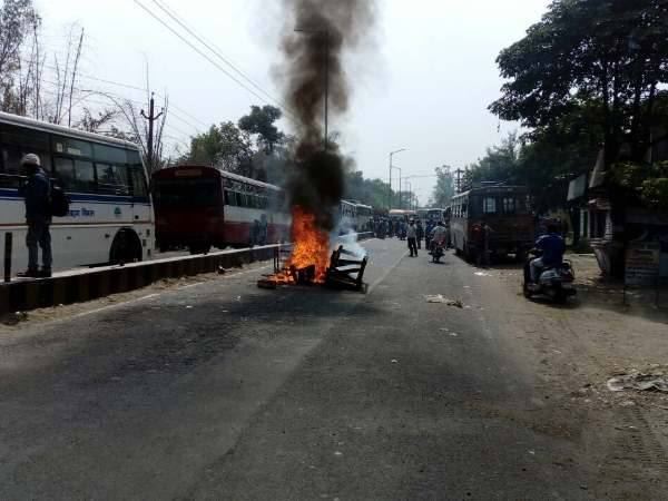 सहारनपुर: शोभायात्रा के दौरान दो पक्षों में बवाल, पथराव से स्थिति तनावपूर्ण सहारनपुर: शोभायात्रा के दौरान दो पक्षों में बवाल, पथराव से स्थिति तनावपूर्ण