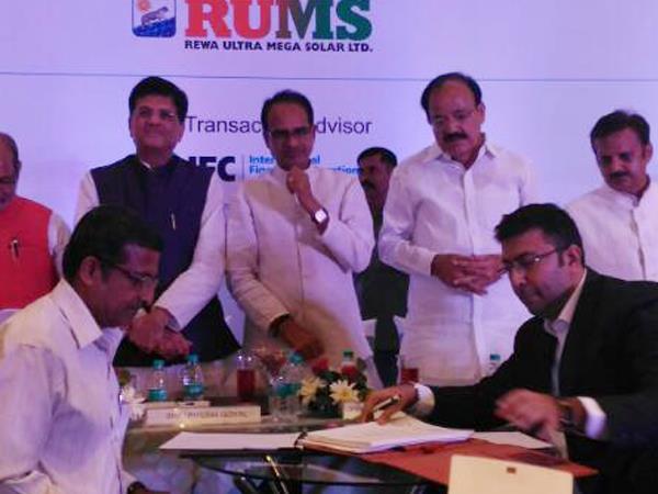 रीवा सौर ऊर्जा प्रोजेक्ट: सीएम शिवराज ने कहा, हमारे लिए खास पल, सौर ऊर्जा भविष्य की ऊर्जा रीवा सौर ऊर्जा प्रोजेक्ट: सीएम शिवराज ने कहा, हमारे लिए खास पल, सौर ऊर्जा भविष्य की ऊर्जा