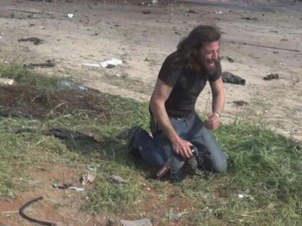  बम फटते ही कैमरा छोड़ बच्‍चों को बचाने भागा फोटोग्राफर, फिर फूट-फूटकर रोया