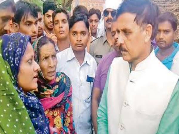 साऊदी अरब से फोन पर शौहर देता है तलाक की धमकी, बीवी को बताया कर ली है दूसरी शादी 