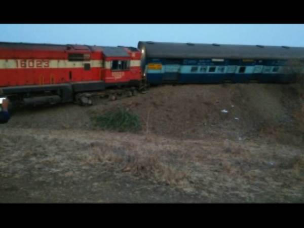 कर्नाटक में पटरी से उतरी औरंगाबाद-हैदराबाद पैसेंजर ट्रेन, बड़ा हादसा टला